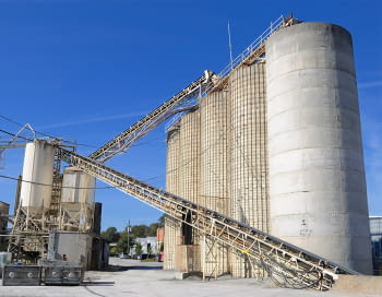 Level control for cement silos